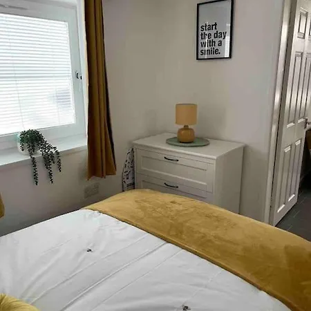 Stylish 1 Bed With Private Court Yard Newport (Gwent)