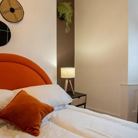 Trendy Urban 140mtrs To Train Station Apartment *