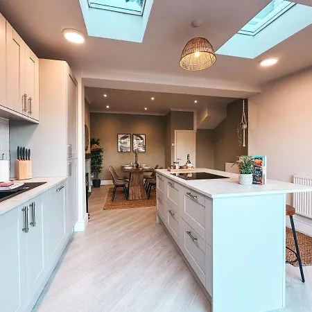Ty Penllyn By Solace Holiday home Newport (Gwent)