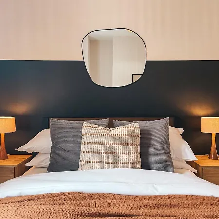 Rosslyn House By Solace Holiday home *