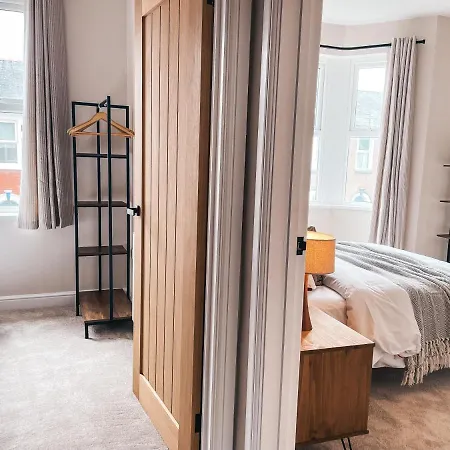 Rosslyn House By Solace Newport (Gwent)