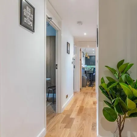 High Spec & Interior Designed 2 Bedroom House Newport (Gwent)