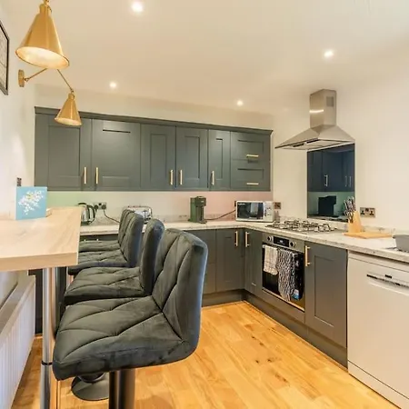 Apartment High Spec & Interior Designed 2 Bedroom House *