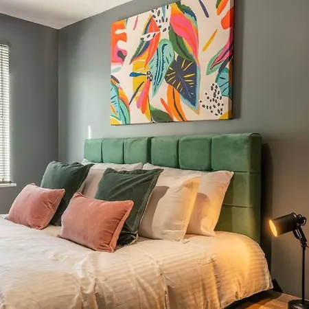 High Spec & Interior Designed 2 Bedroom House Apartment Newport (Gwent)