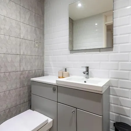 High Spec & Interior Designed 2 Bedroom House * Newport (Gwent)