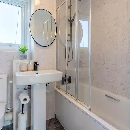 Holiday home Beautifully Renovated 2 Bedroom House In Newport Newport (Gwent)