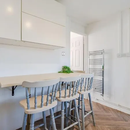 Beautifully Renovated 2 Bedroom House In Newport * Newport (Gwent)