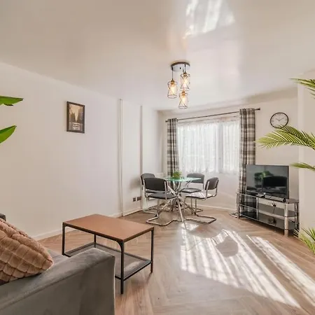 Holiday home Beautifully Renovated 2 Bedroom House In Newport *