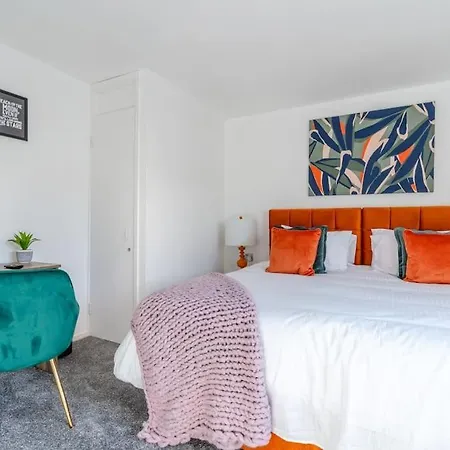 Beautifully Renovated 2 Bedroom House In Newport Holiday home