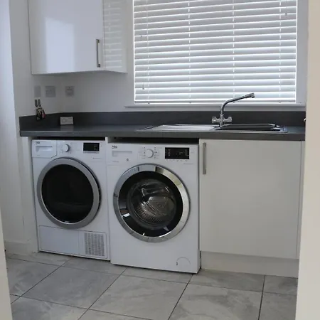 Garden | Parking | 4br Guest house *