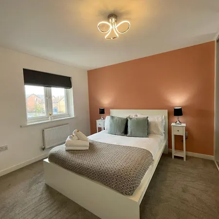 Garden | Parking | 4br Guest house *