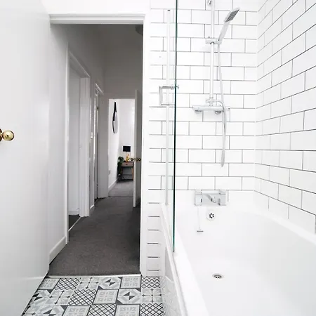 Guest house Garden | Parking | 4br