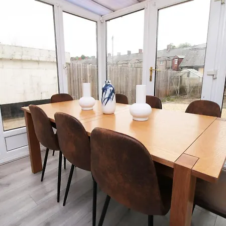 Garden | Parking | 4br * Newport (Gwent)