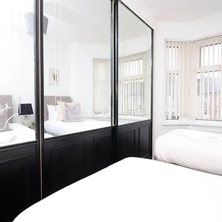Garden | Parking | 4br * Newport (Gwent)
