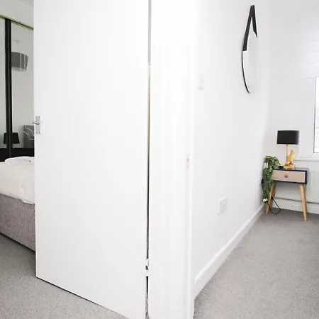 Guest house Garden | Parking | 4br Newport (Gwent)