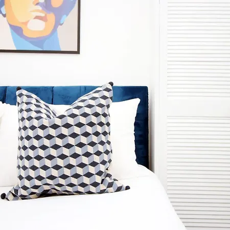Garden | Parking | 4br Guest house Newport (Gwent)