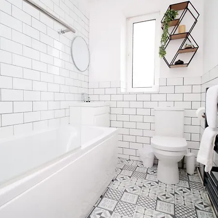 Garden | Parking | 4br