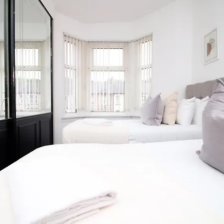 Guest house Garden | Parking | 4br