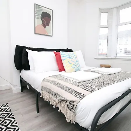 Garden | Parking | 4br