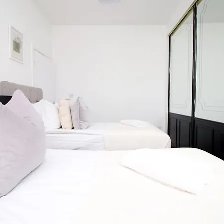 Guest house Garden | Parking | 4br