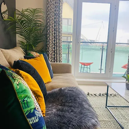 Luxury 2 Bedroom Waterfront With Balcony * Newport (Gwent)