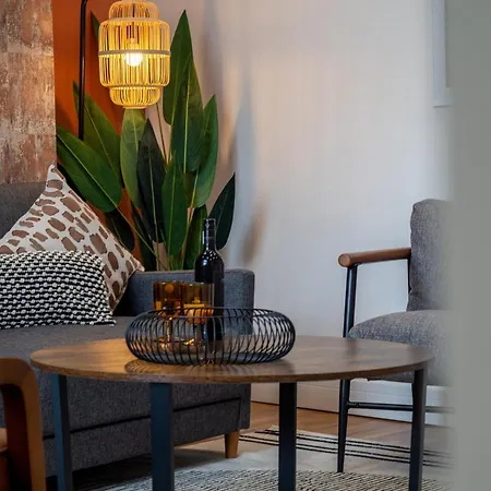 Apartment Trendy Urban 140mtrs To Train Station *