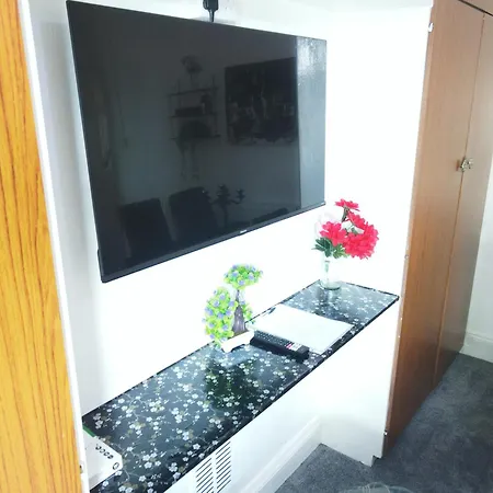 Service 2 Bed In South Wales Near Celtic Manor Icc Wales Apartment Newport (Gwent)