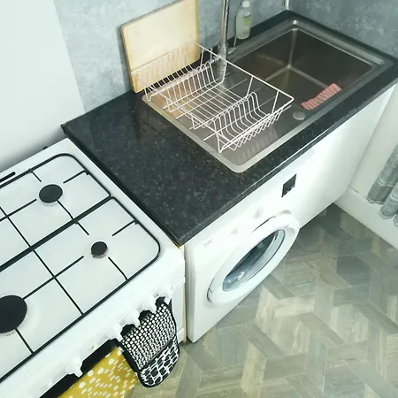 Service 2 Bed In South Wales Near Celtic Manor Icc Wales *
