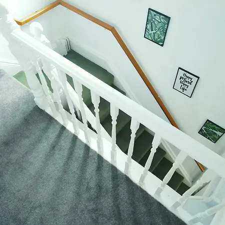 Service 2 Bed In South Wales Near Celtic Manor Icc Wales * Newport (Gwent)