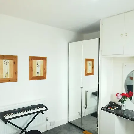 Service 2 Bed In South Wales Near Celtic Manor Icc Wales Apartment