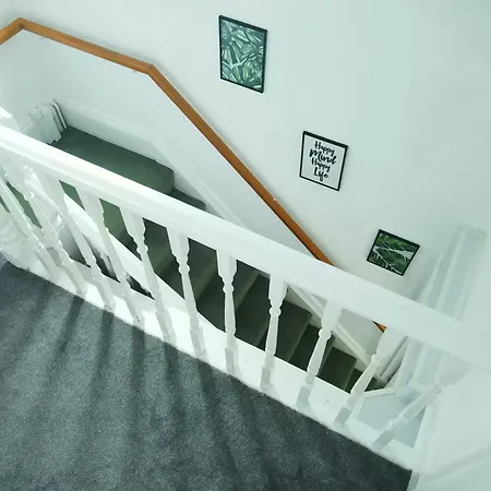 Service 2 Bed In South Wales Near Celtic Manor Icc Wales *
