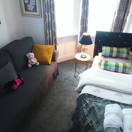 Service 2 Bed In South Wales Near Celtic Manor Icc Wales Apartment Newport (Gwent)