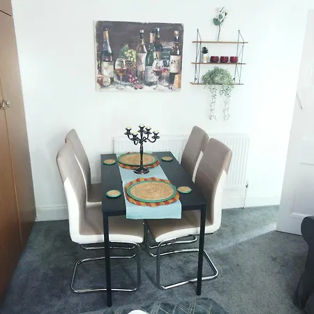 Service 2 Bed In South Wales Near Celtic Manor Icc Wales * Newport (Gwent)