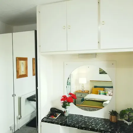 Service 2 Bed In South Wales Near Celtic Manor Icc Wales *