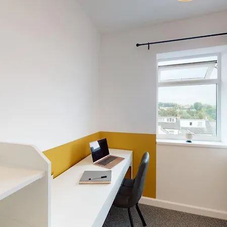 Stylish Duplex With Office Apartment Newport (Gwent)