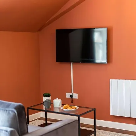 Stylish Loft With View * Newport (Gwent)