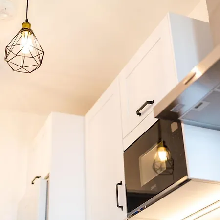 Apartment With 65