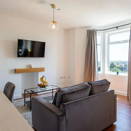 Apartment With 65
