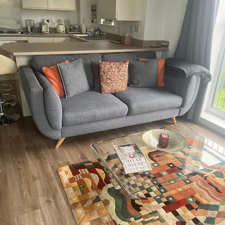 Luxury Riverside 2 Bedroomed With Balcony Apartment