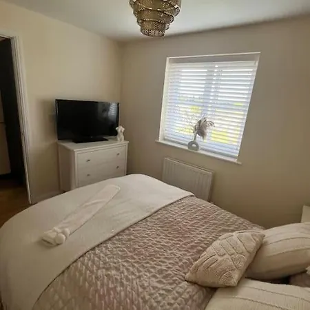 Beautiful Coach House Apartment *