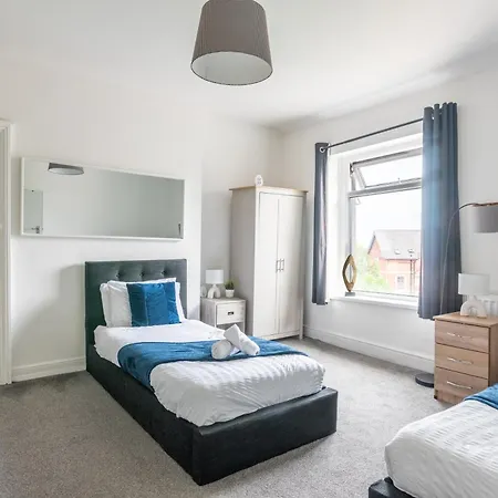 Sophia's Retreat - 2 Floor 4 Bed - - Coastal Getaway Apartment
