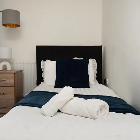 Sophia's Retreat - 2 Floor 4 Bed - - Coastal Getaway Apartment Newport (Gwent)
