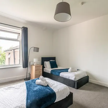 Sophia's Retreat - 2 Floor 4 Bed - - Coastal Getaway *