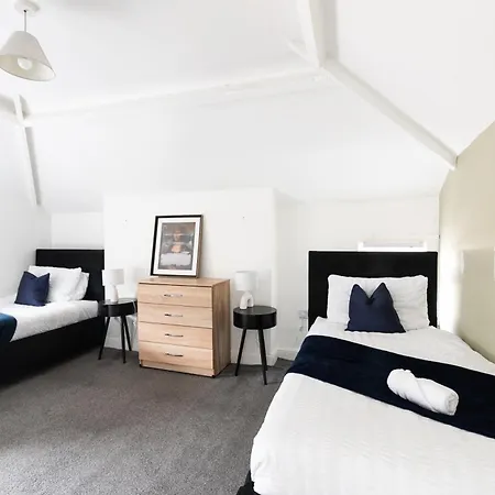 Apartment Sophia's Retreat - 2 Floor 4 Bed - - Coastal Getaway *
