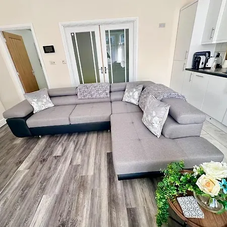 Apartment Griffin Executive Sleeps 4 With Cymru Holidays