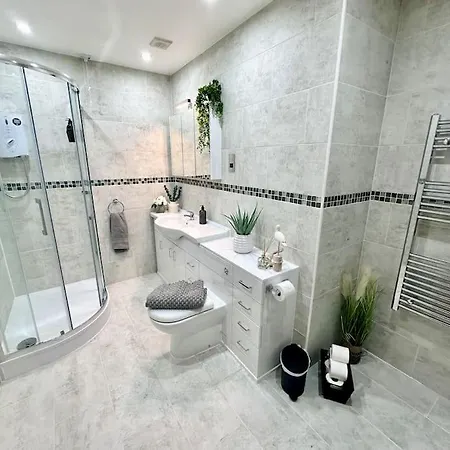 Apartment Griffin Executive Sleeps 4 With Cymru Holidays Newport (Gwent)