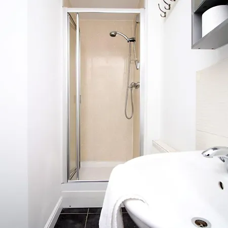 Apartment 5 Bedroom Sleeps 10 | Centre