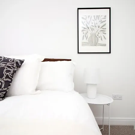 Apartment 5 Bedroom Sleeps 10 | Centre