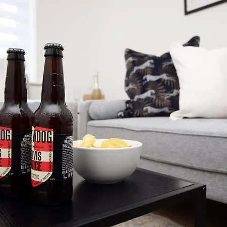 5 Bedroom Sleeps 10 | Centre