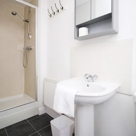 5 Bedroom Sleeps 10 | Centre Newport (Gwent)